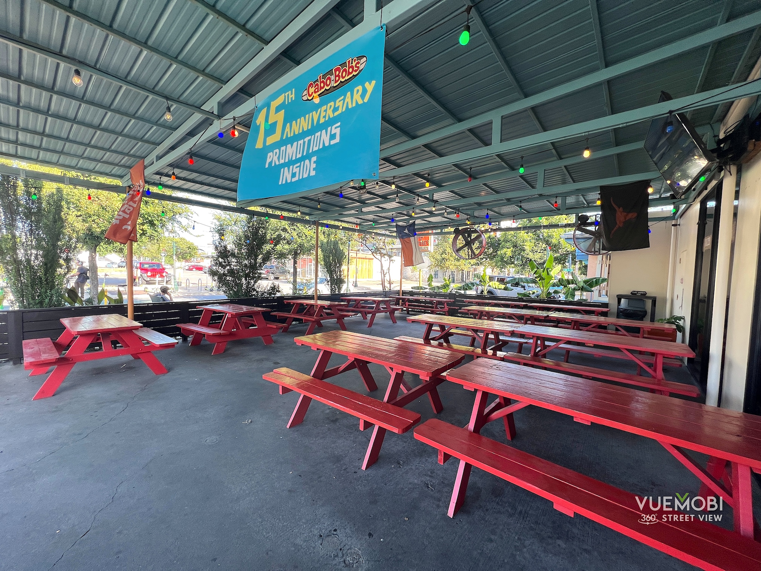 near-campus-outdoor-eatery