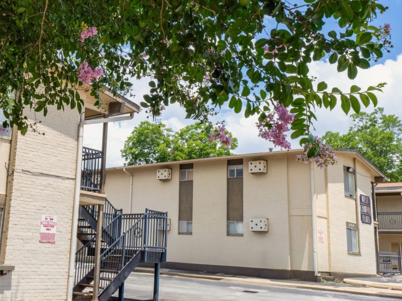 apartment-building-west-campus-on-san-gabriel