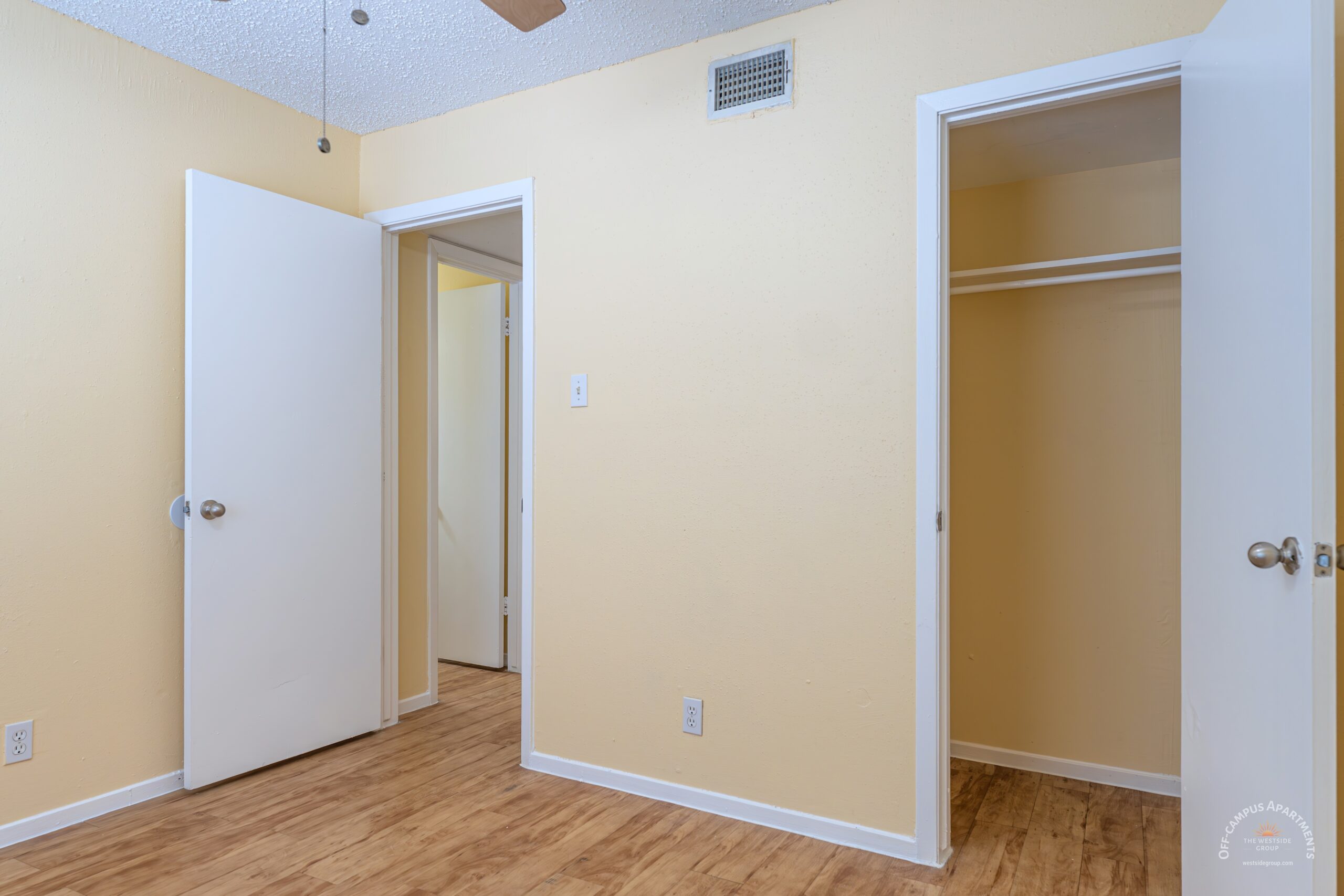 bedroom-closet-space