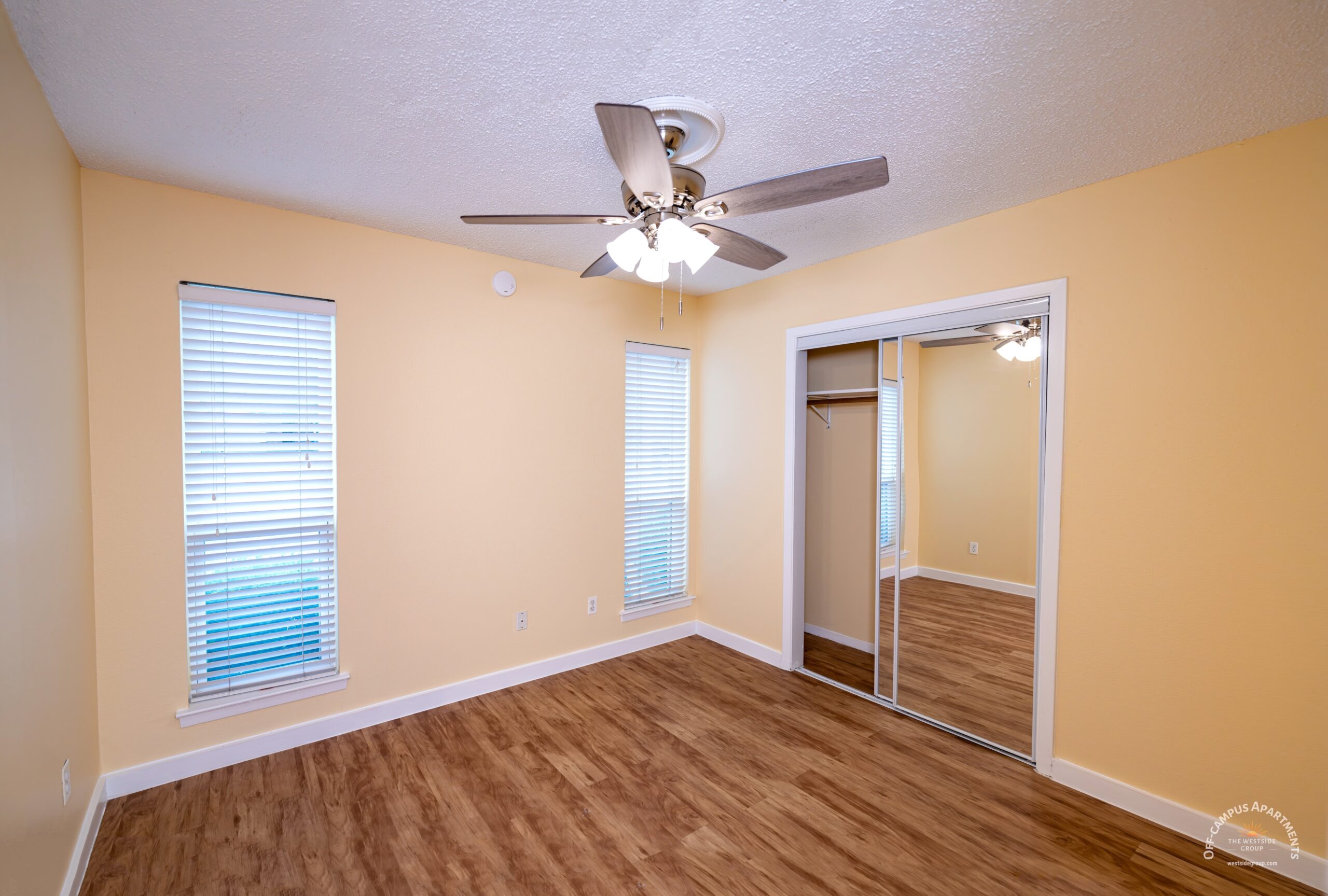 bedroom-with 2-windows