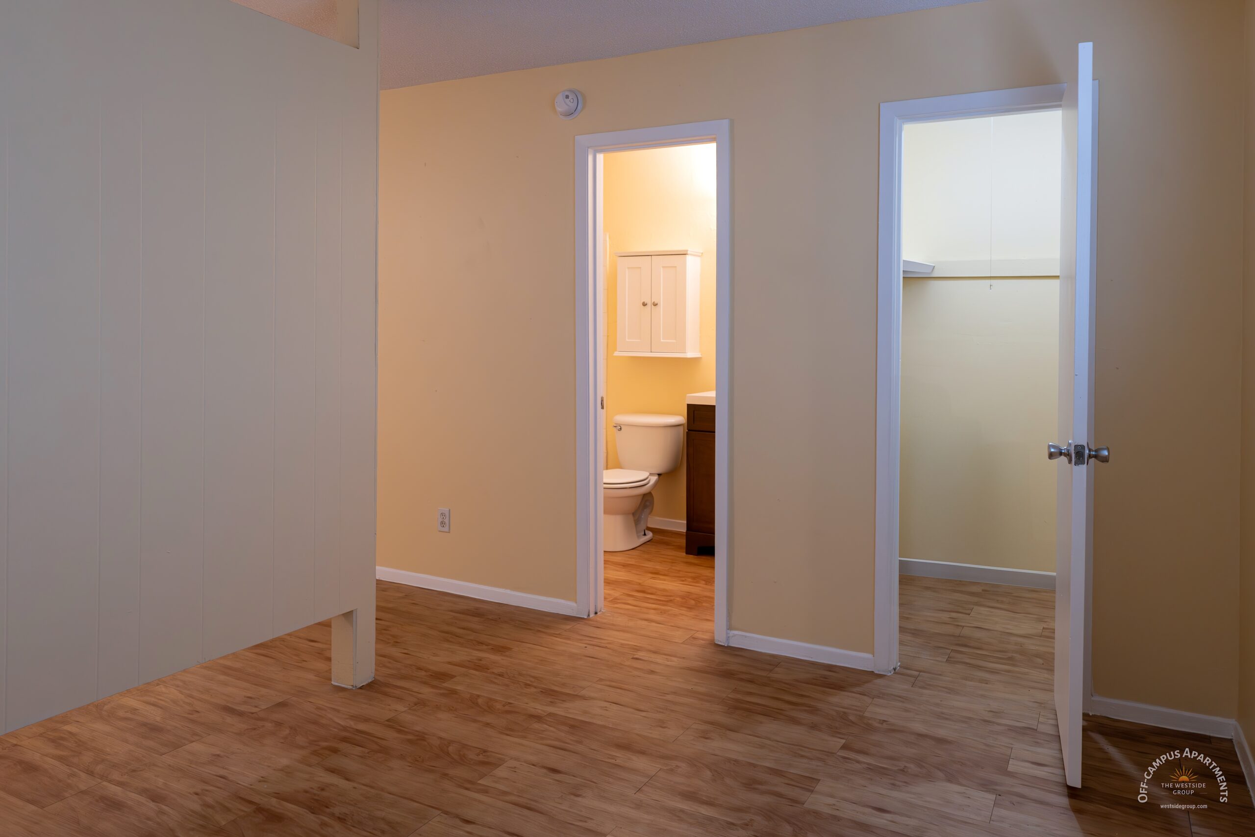 bedroom-facing-closet